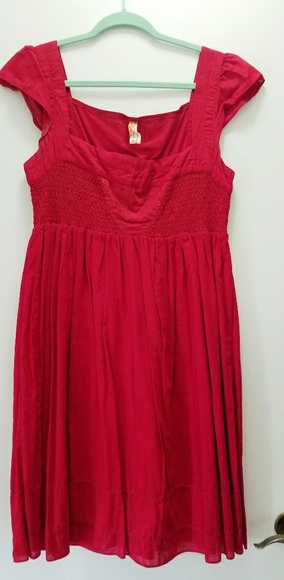 Maeve Dresses & Skirts - Fun red dress